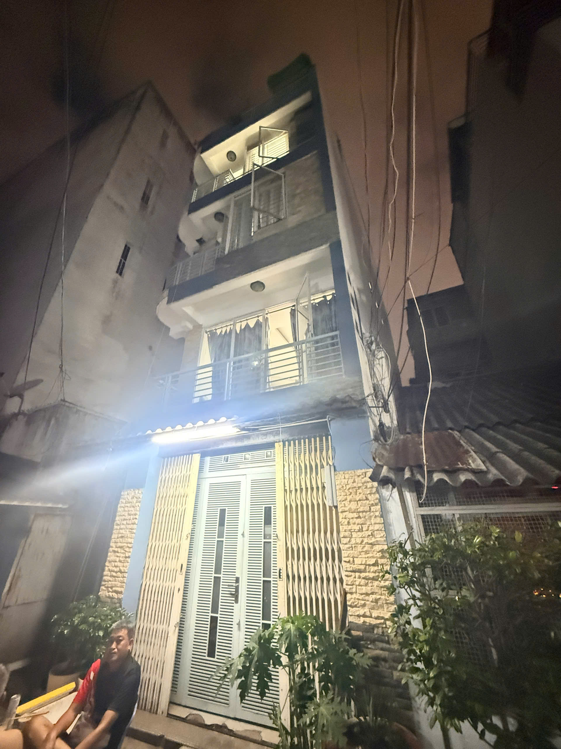 ban gap nha trung tam quan 1 – hem xe hoi duong nguyen trai
