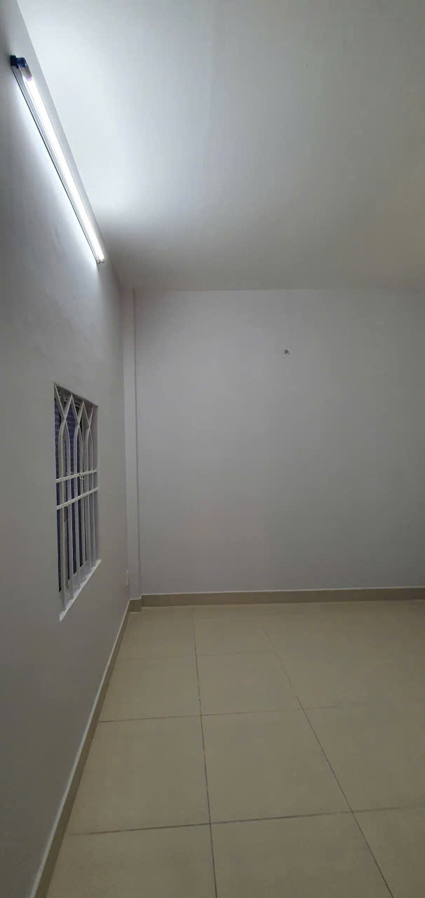 cho thue nha (3,3m x 12,5m) hem 4m khu vuc duong nguyen thai son phuong 5
