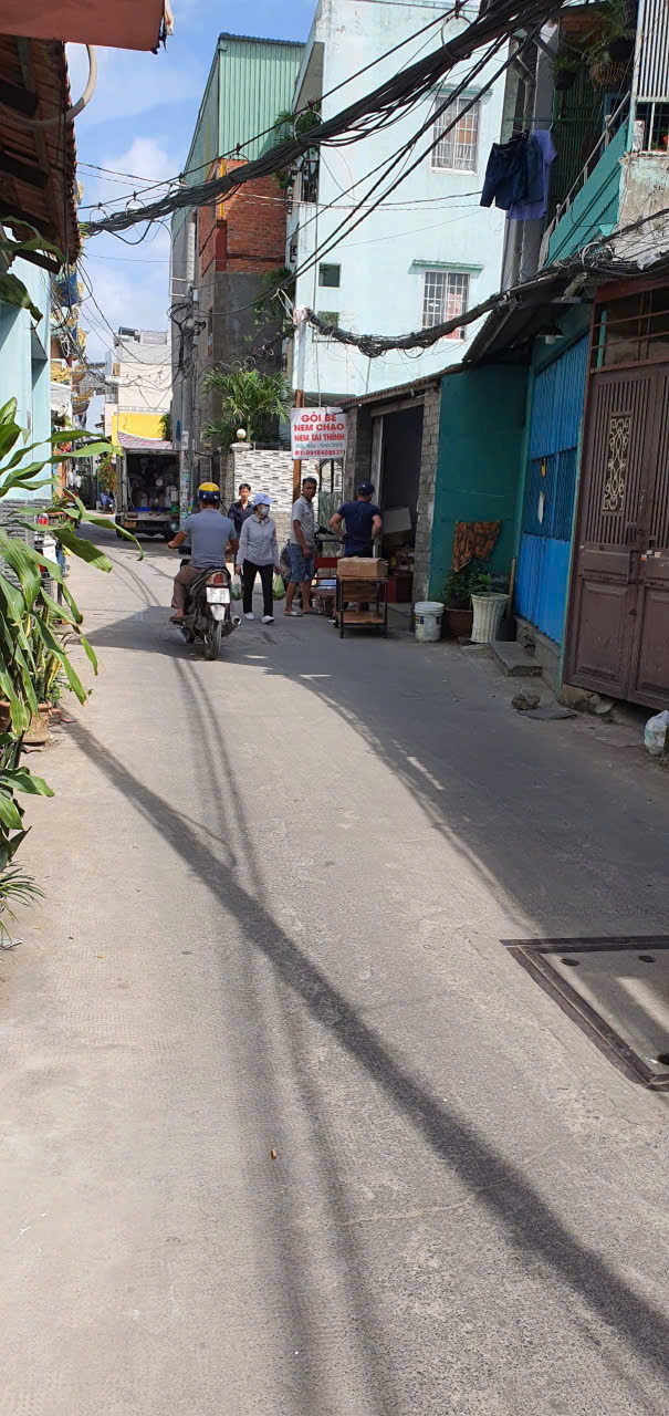 cho thue nha (3,3m x 12,5m) hem 4m khu vuc duong nguyen thai son phuong 5