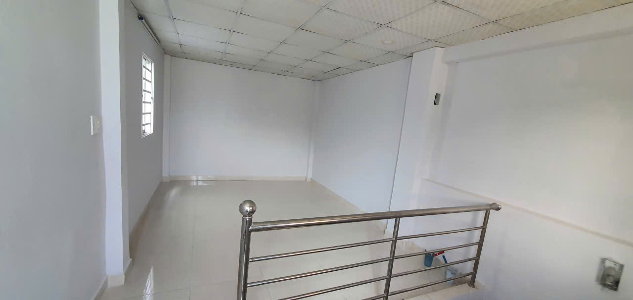 cho thue nha (3,3m x 12,5m) hem 4m khu vuc duong nguyen thai son phuong 5