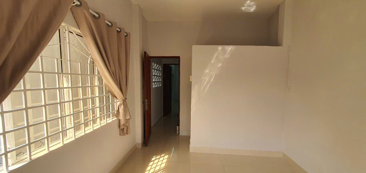 cho thue nha (3,3m x 12,5m) hem 4m khu vuc duong nguyen thai son phuong 5