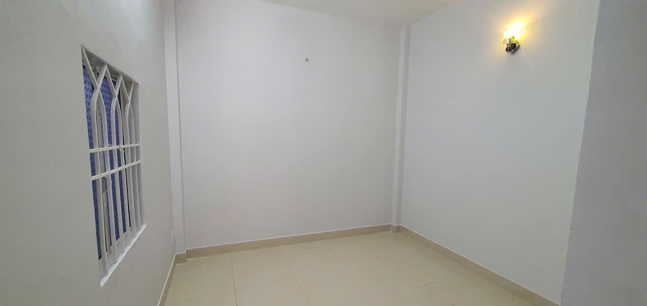 cho thue nha (3,3m x 12,5m) hem 4m khu vuc duong nguyen thai son phuong 5