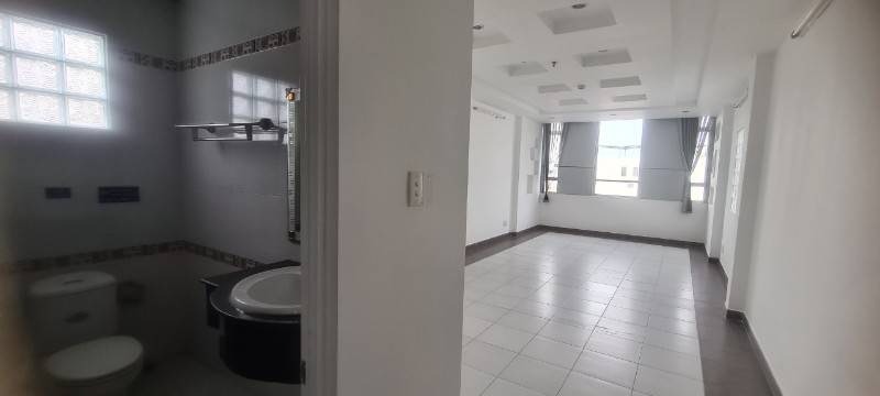 cho thue van phong tang lung + 1/2 lau 2 va lau 5 mat tien duong